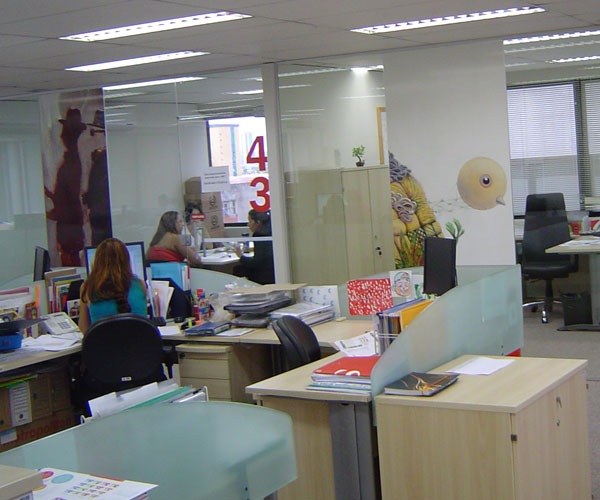 Adesivação Interna de Escritórios